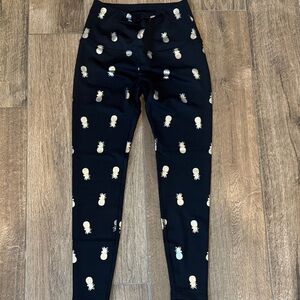 Beyond Yoga Black Pineapple Print Leggings